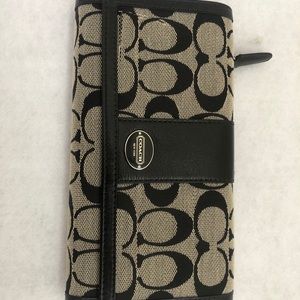 AUTHENTIC COACH WALLET